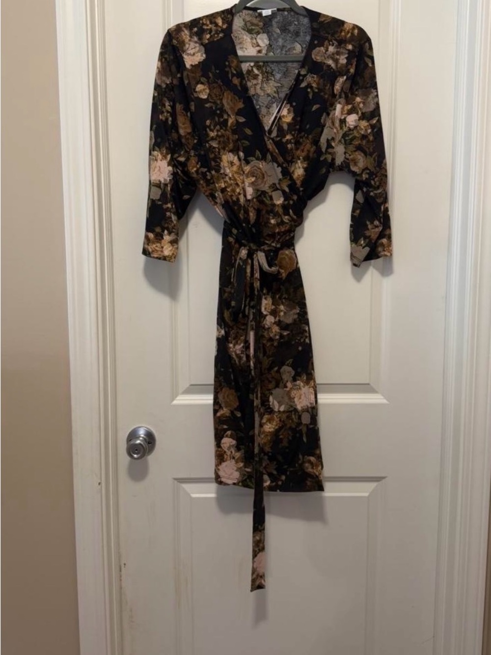 LuLaRoe Black Floral Wrap Robe with Pink & Tan Roses